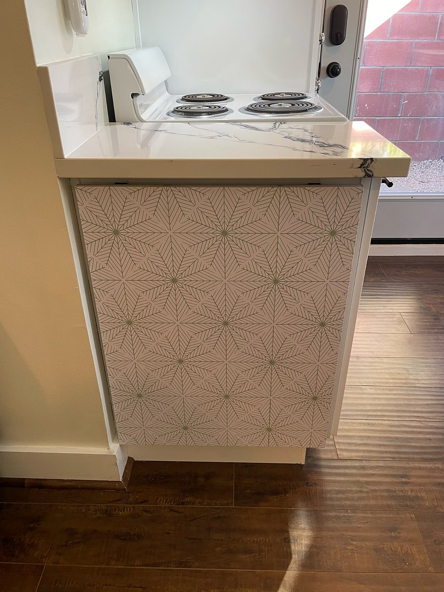 Foldable table for eating or working.