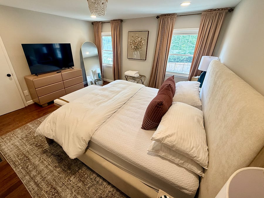 UPSTAIRS BEDROOM