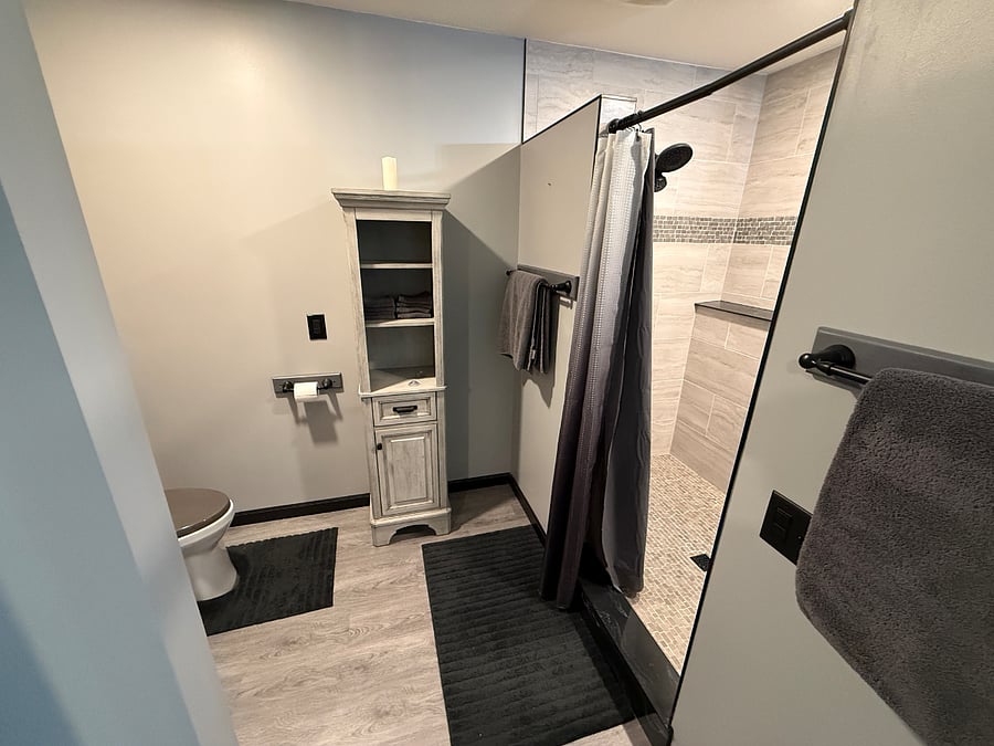 Main Bathroom - Shower
