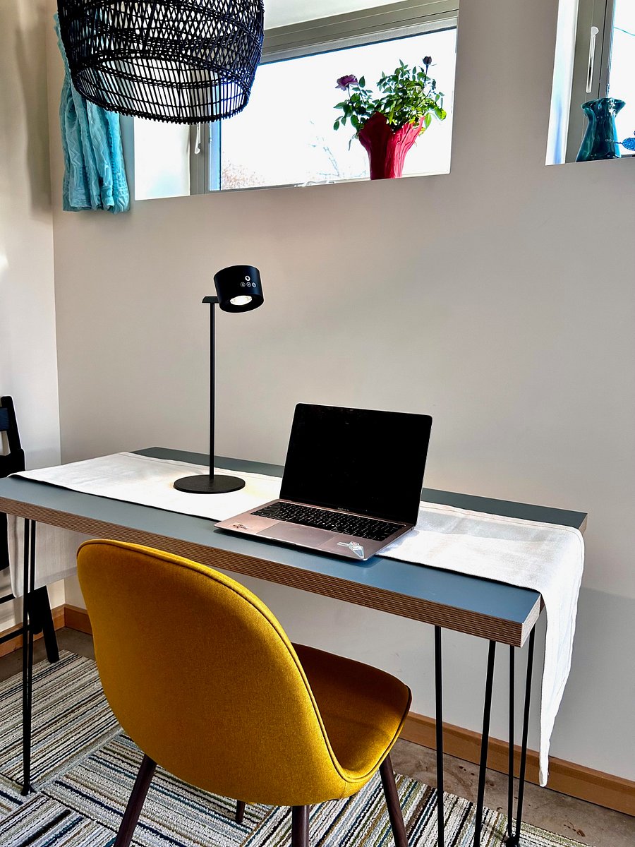 Facing the sunny west garden views, the table doubles as a very pleasant work space.