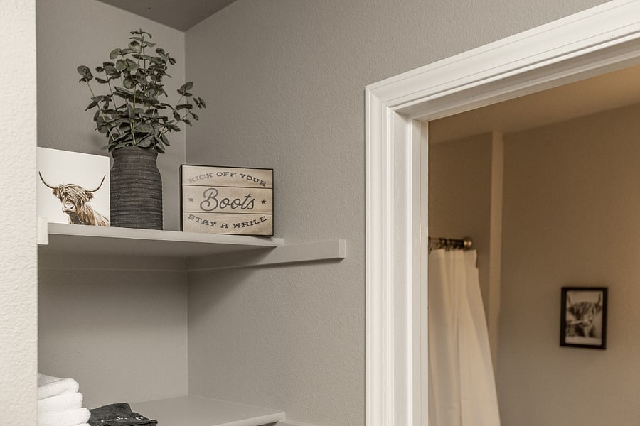 Shelfing for bathroom stuff