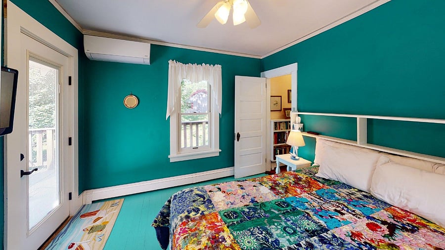 Lakeside Bedroom (Rear)
