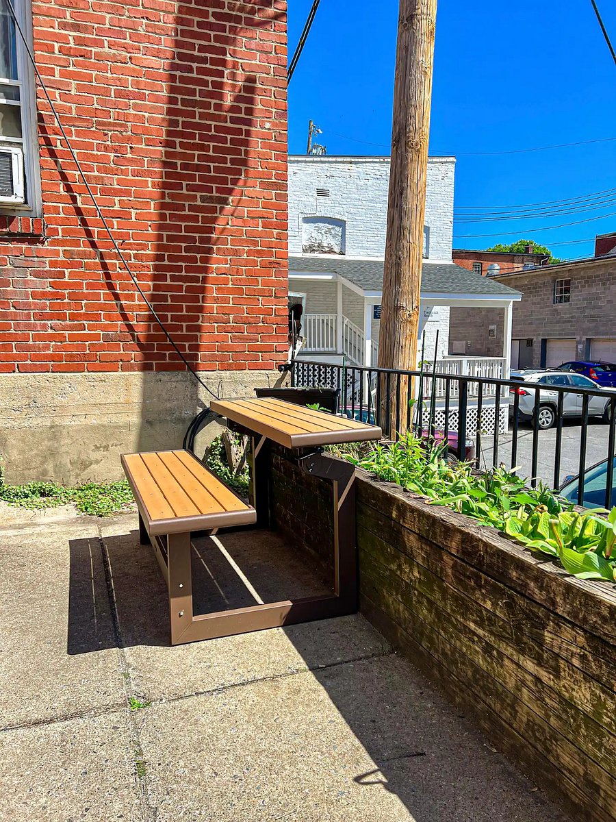 The shared patio outback has a bench that can also be a table. (You might encounter friendly members of the Time Bomb Tattoo staff on their smoke or food breaks)