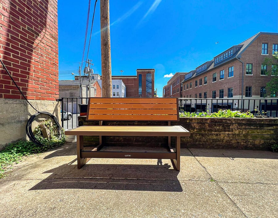 The shared patio outback has a bench that can also be a table. (You might encounter friendly members of the Time Bomb Tattoo staff on their smoke or food breaks)