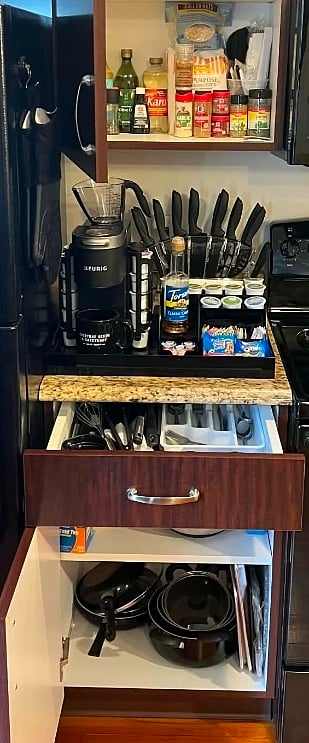 Single-Serve Keurig + a large variety of Kcups/Sugars + Creamer + Cookies
Salt & Pepper/Spices/Oils/Flour above
Utensils etc in drawer
(lPots/Pans/Cutting Boards/Baking Sheets below