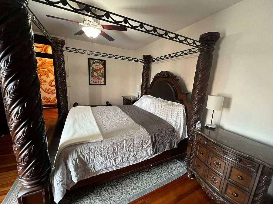 The 10.5" Casper King Hybrid Memory Foam mattress is a cooling dream coated in nice clean bedding!