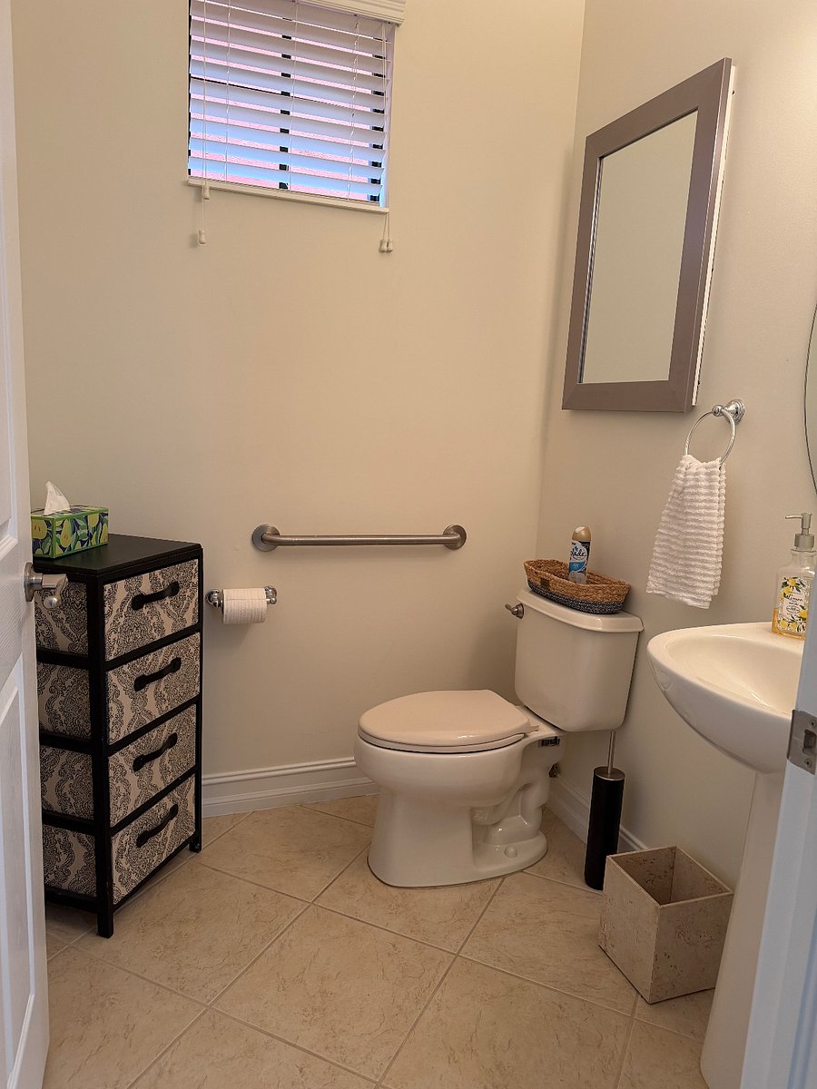 First floor 1/2 bath