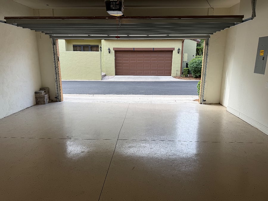 2 CAR GARAGE