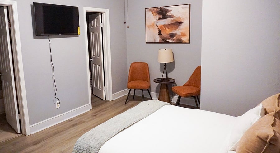 King bedroom with walk-in closet