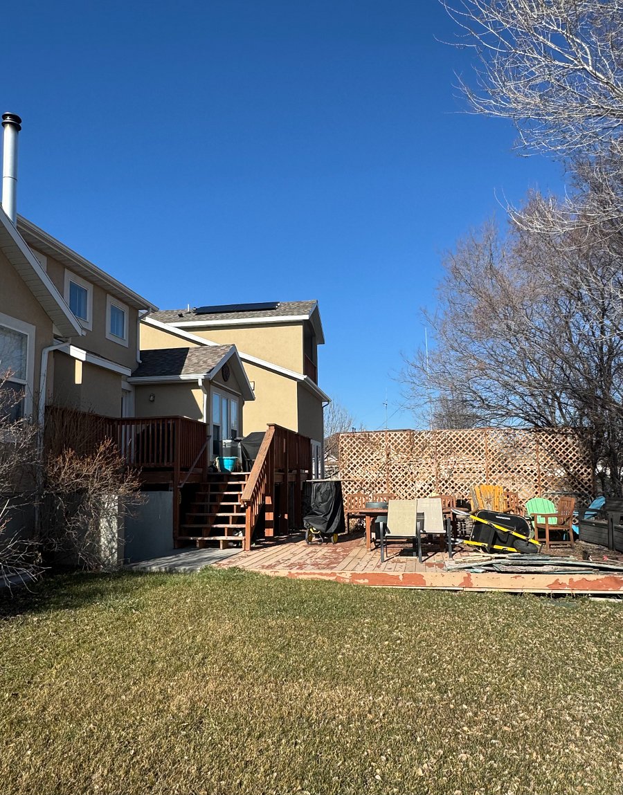 20x24 foot ground floor deck for parties and outdoor dining.