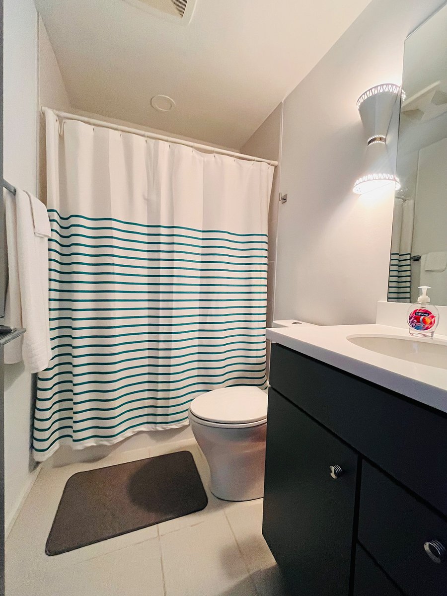 Guest bath with tub and shower. Fully stocked with all the essentials.