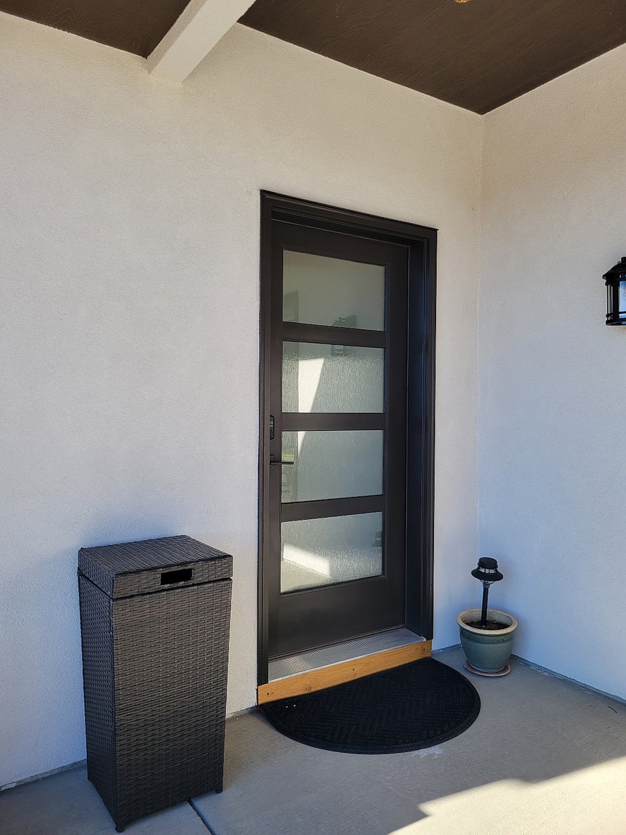 Separate entrance to the casita studio apartment