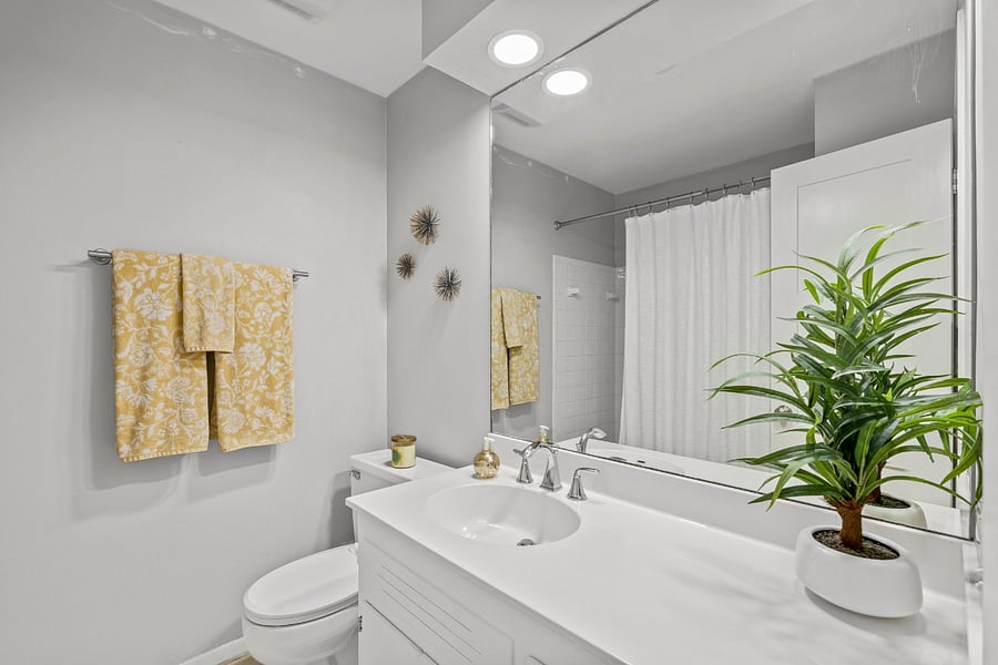 2nd Bathroom for 2nd and 3rd bedrooms