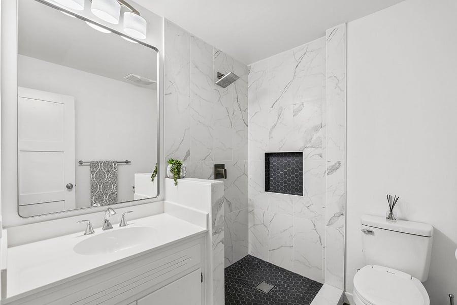 Main bedroom with Ensuite bathroom, LVP Flooring