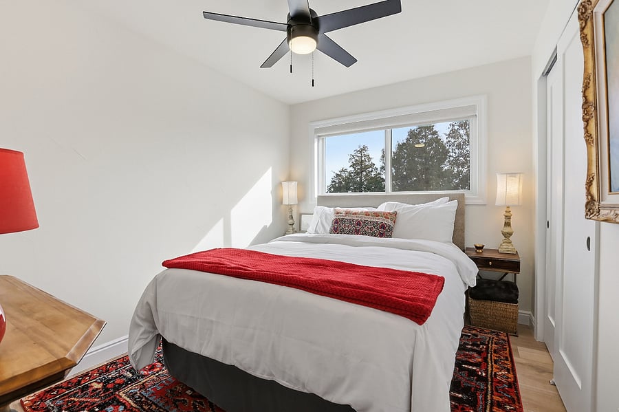 Red Room - Queen Bed
