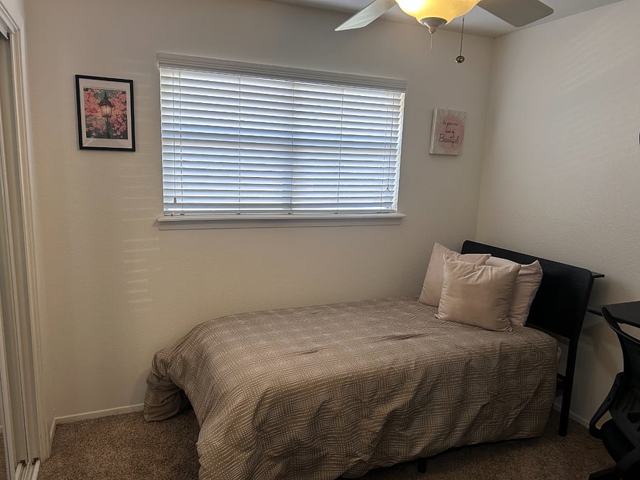 Third bedroom/office with twin bed