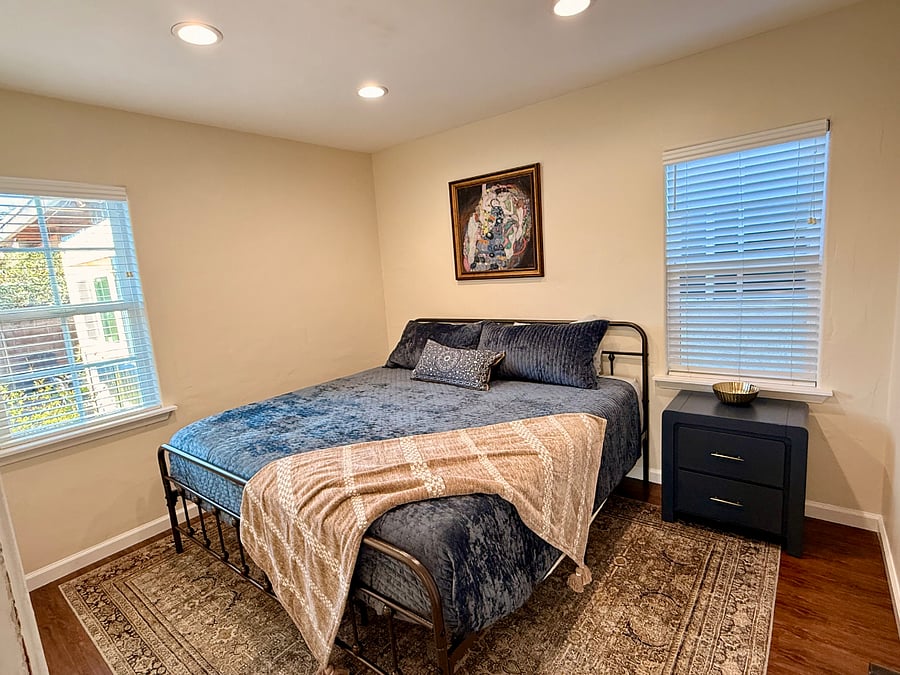 Bedroom 1 (king)
