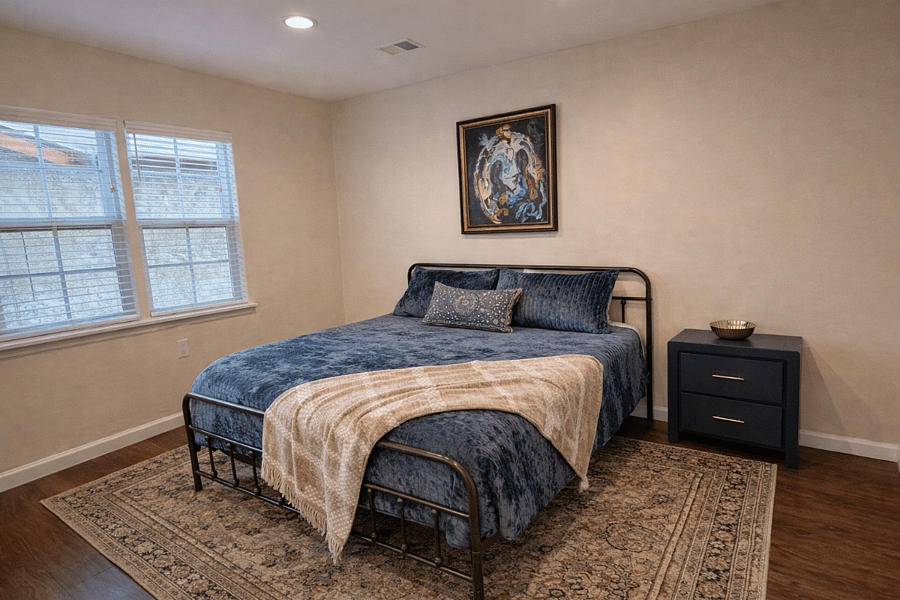 Bedroom 2 (queen)