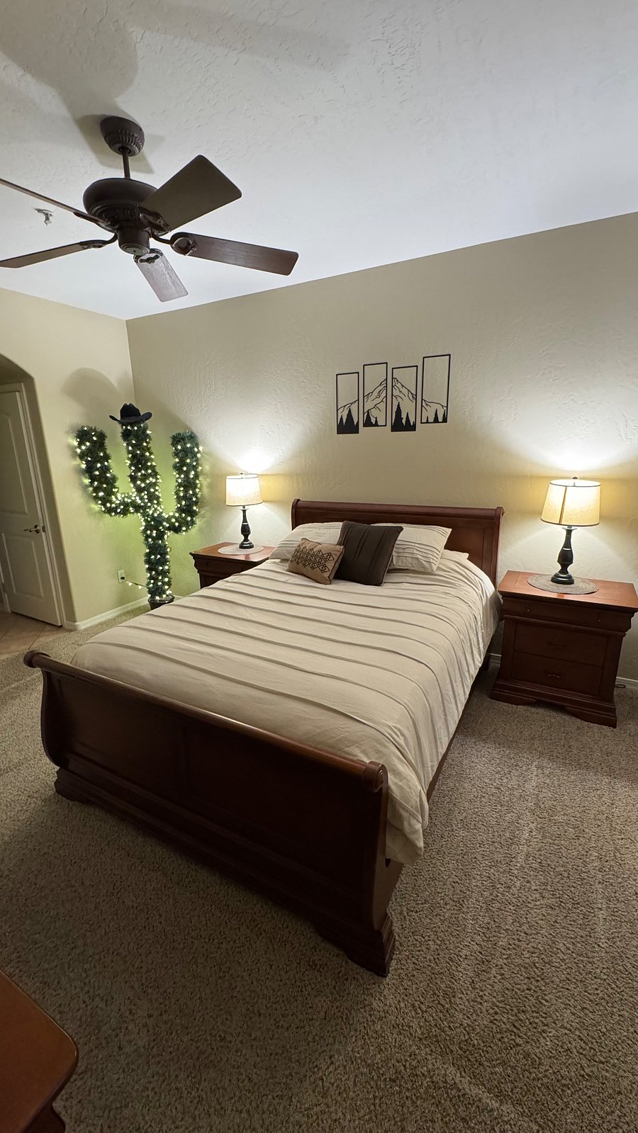 Master Bedroom w/ Queen Bed