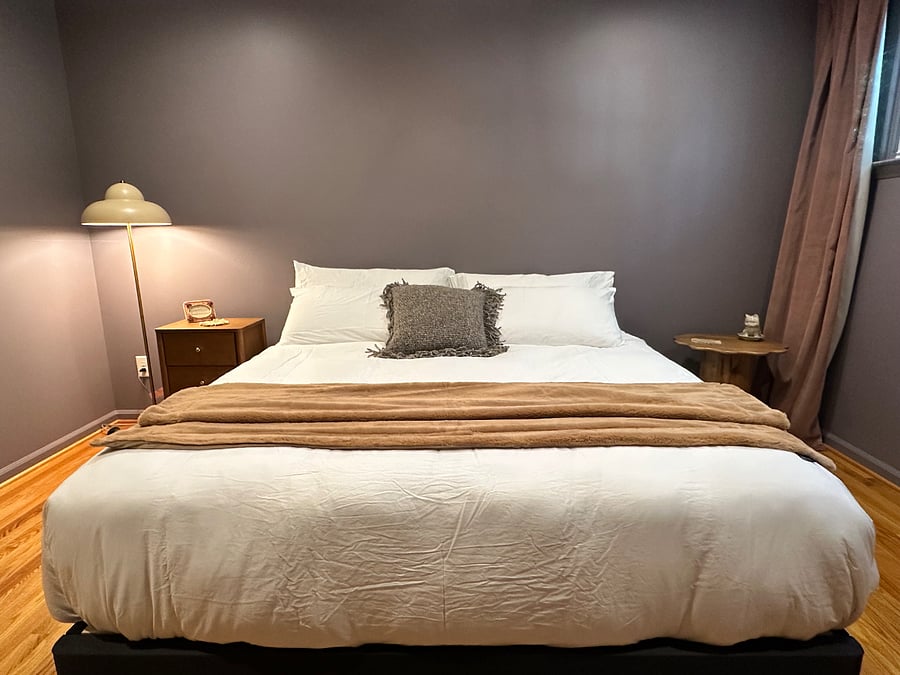 The Purple Room: located on the second floor, kingbed, Same high amenities as the rest of the listing.