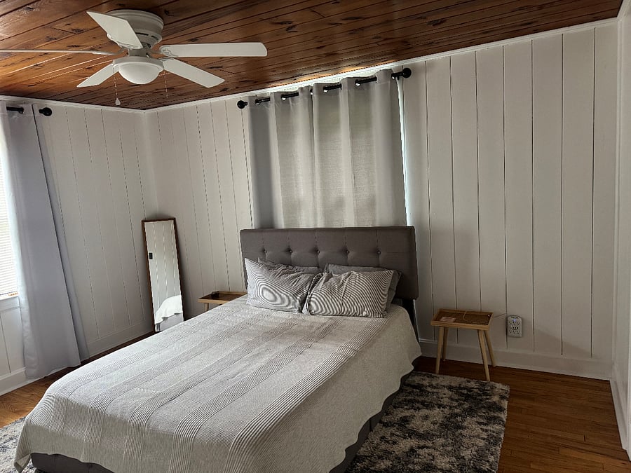 Queen bedroom (twin trundle)