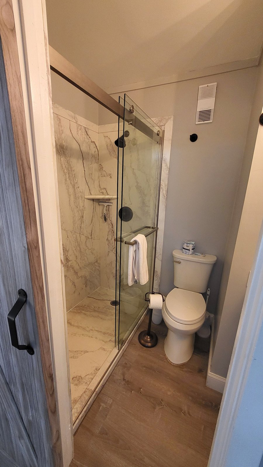Master bedroom bathroom 