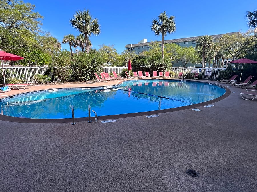 Building 4 outdoor pool