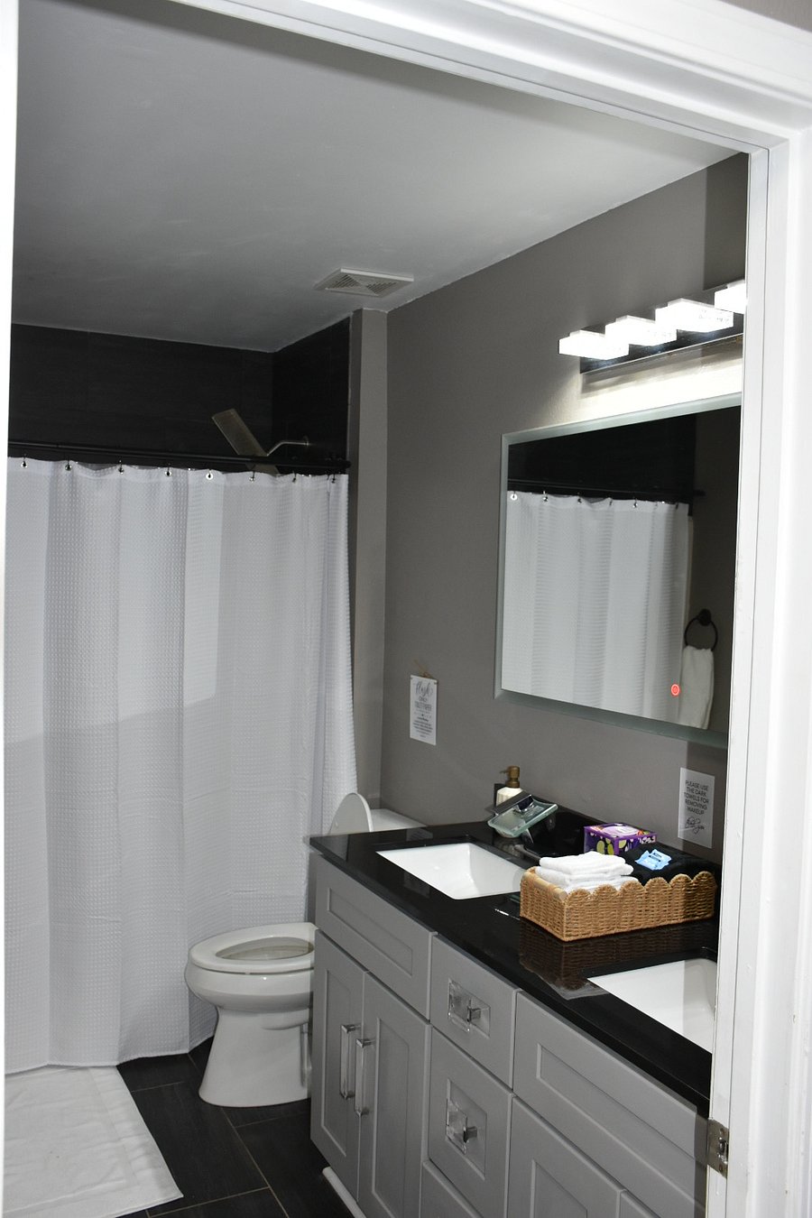 Full bathroom 2
