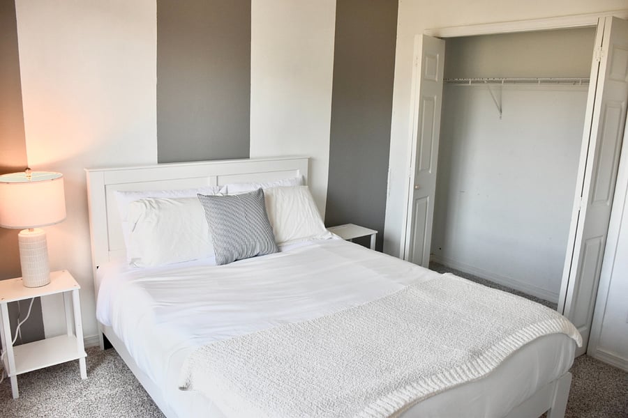 Bedroom 4: Queen