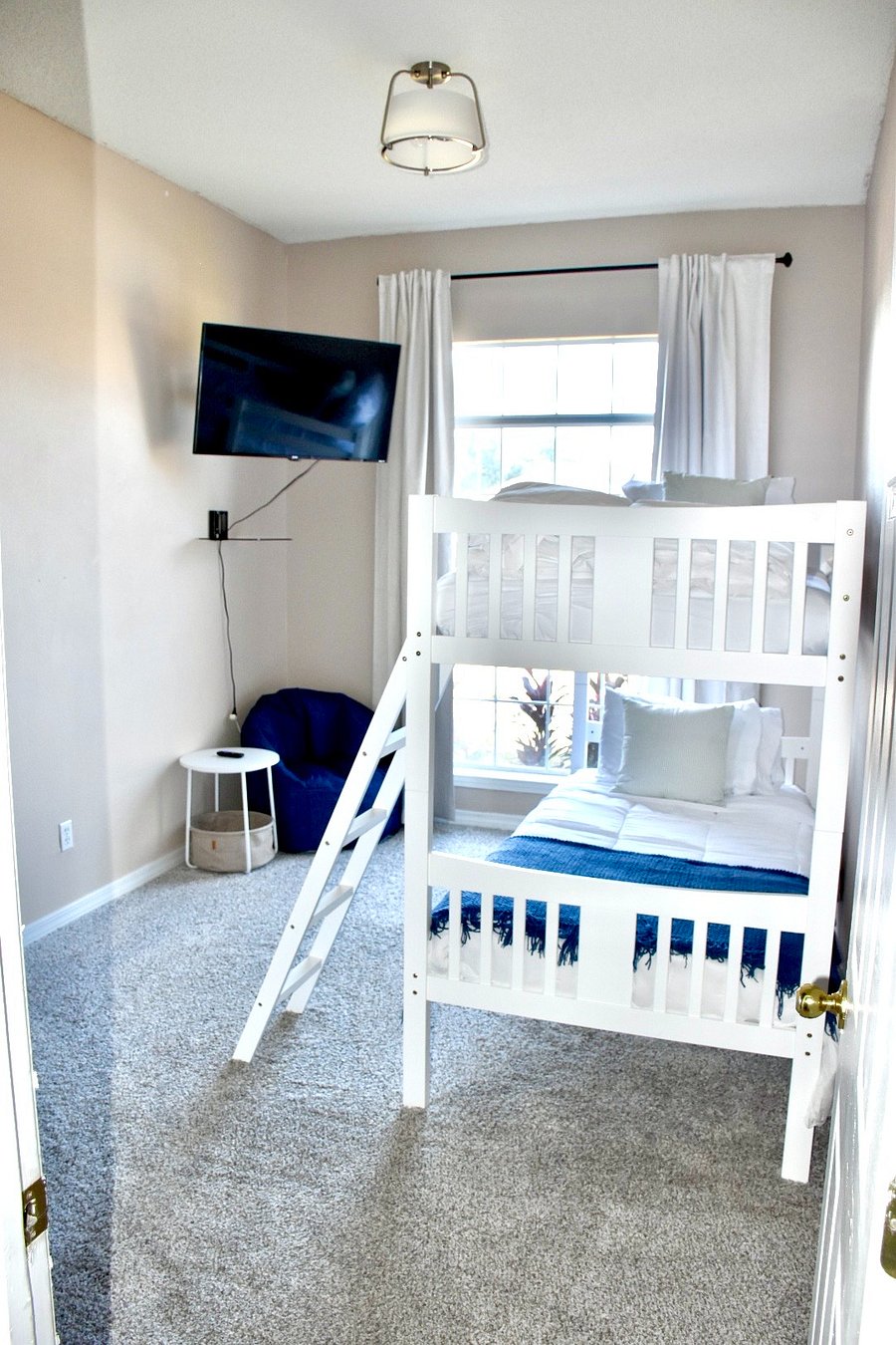 Bedroom 3: Twin bunks beds