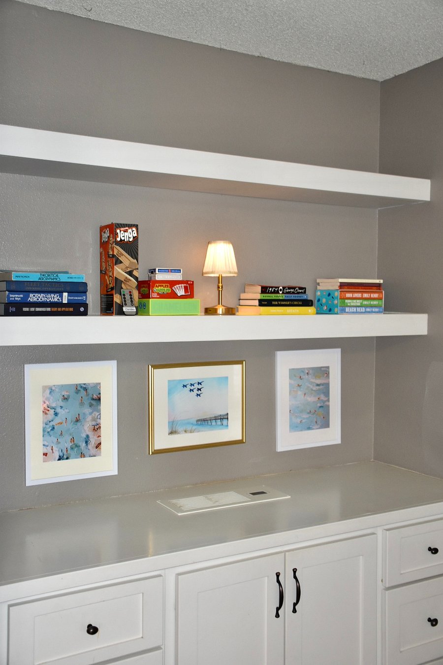 Living room 2: bookshelf