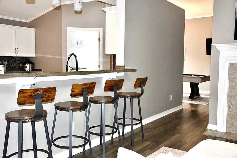 Kitchen breakfast bar