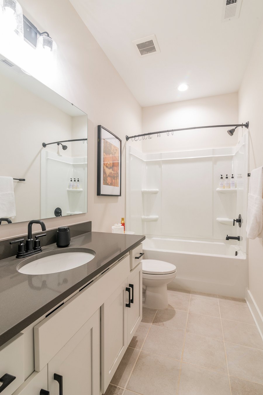 Shared guest bath on 3rd floor