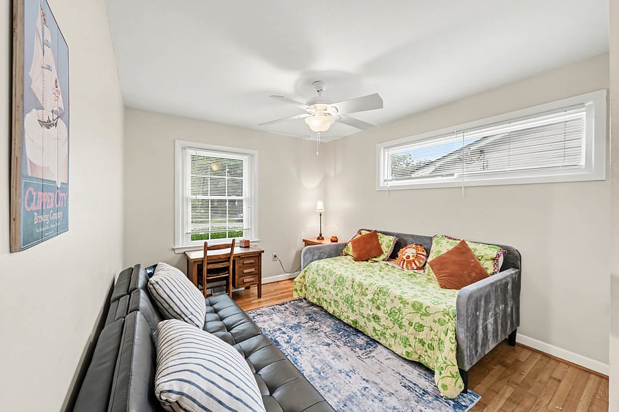 Room Sleeps 4