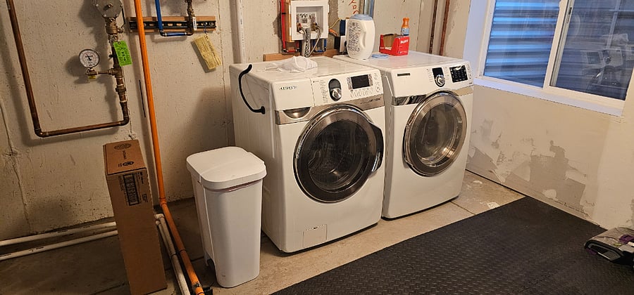 Washer/dryer area