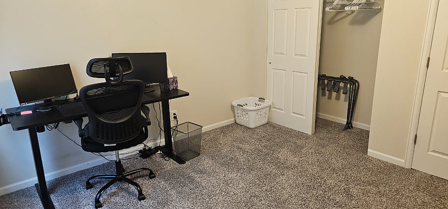 Guest bedroom - work area/closet