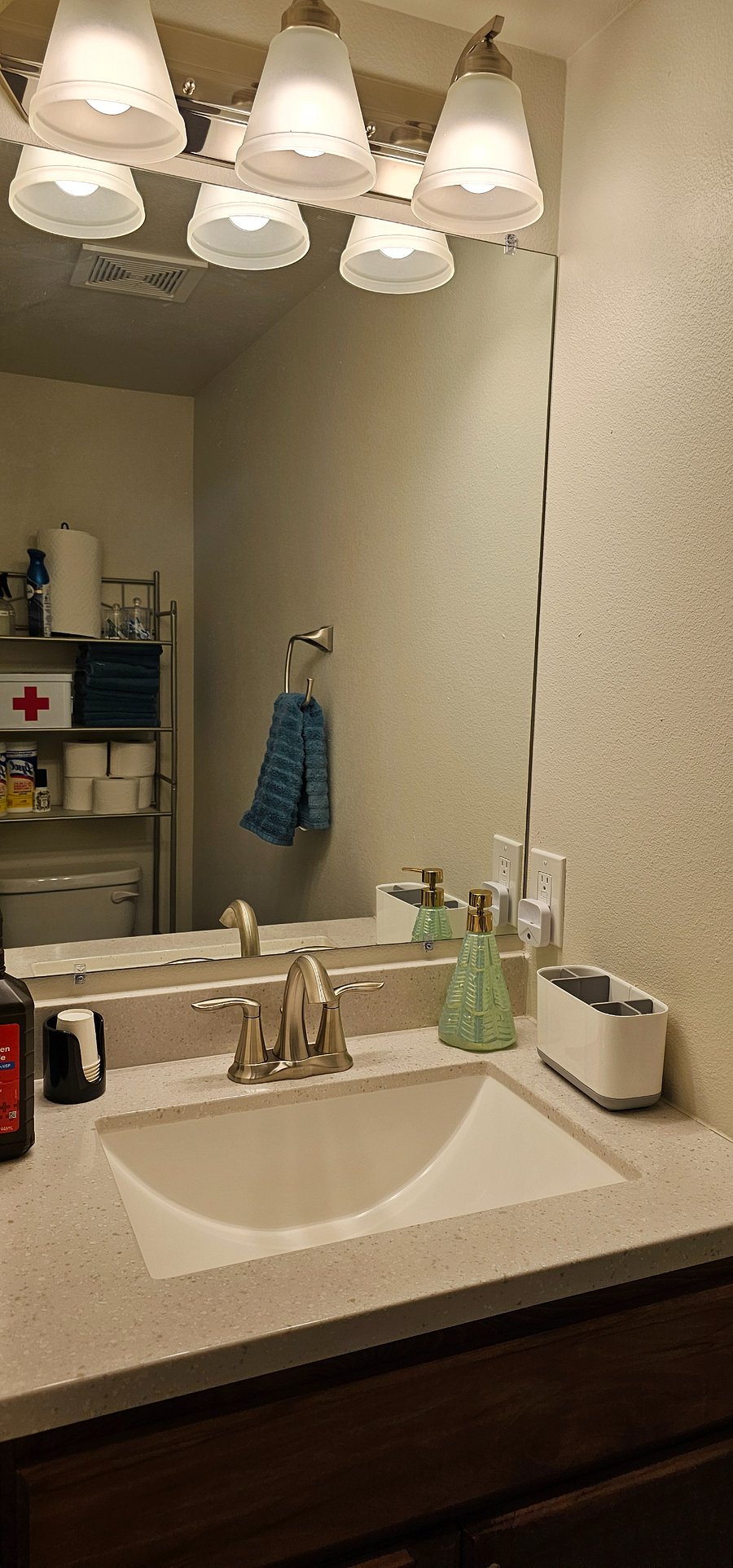 Main level half-bath