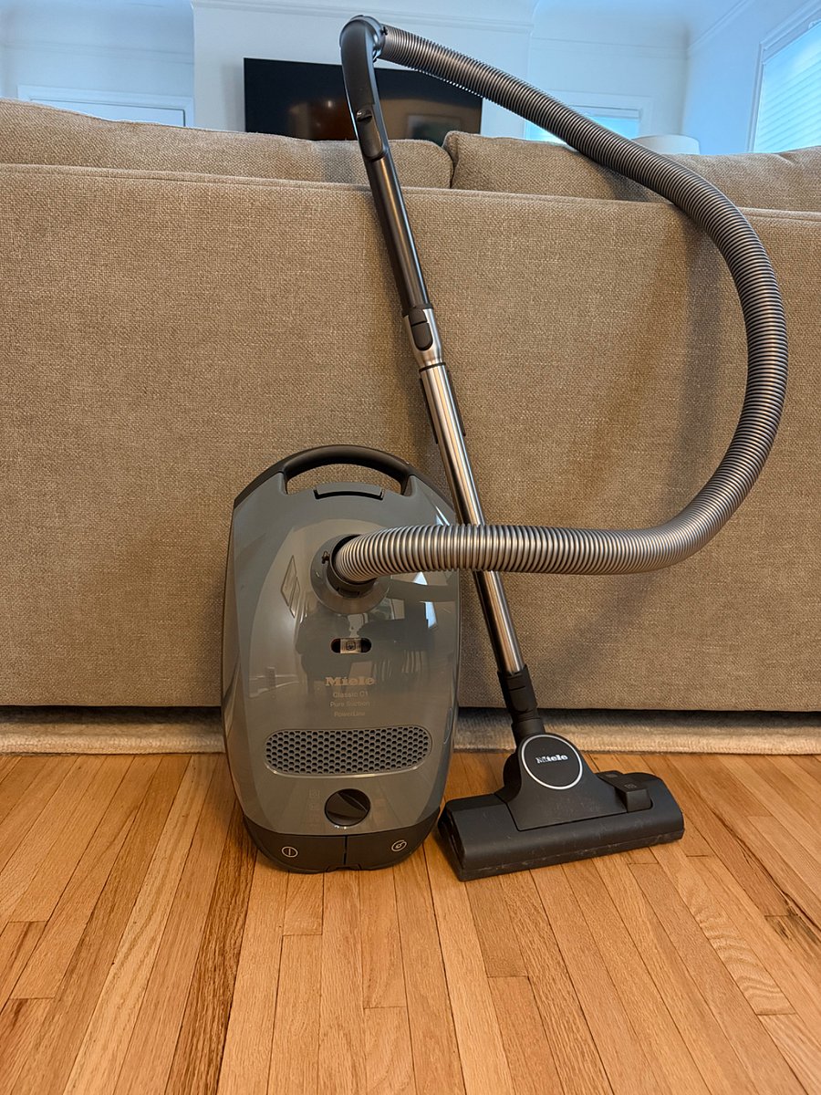 Miele vacuum provided!