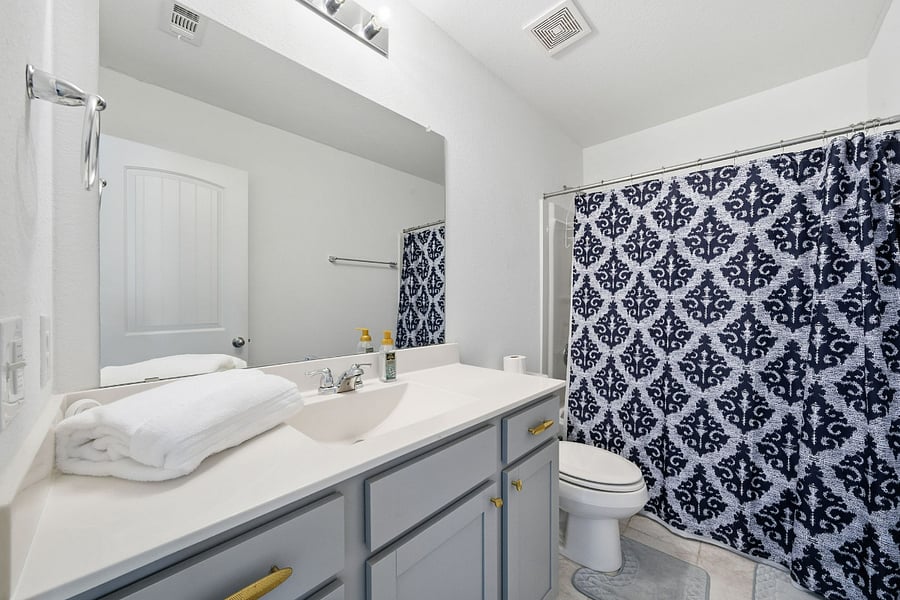 Shared full bathroom