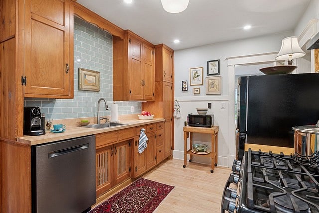Kitchen with all your cooking and baking needs.