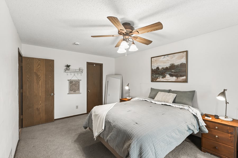 Master bedroom with storage in the 2 nightstands. Adjustable queen size bed.