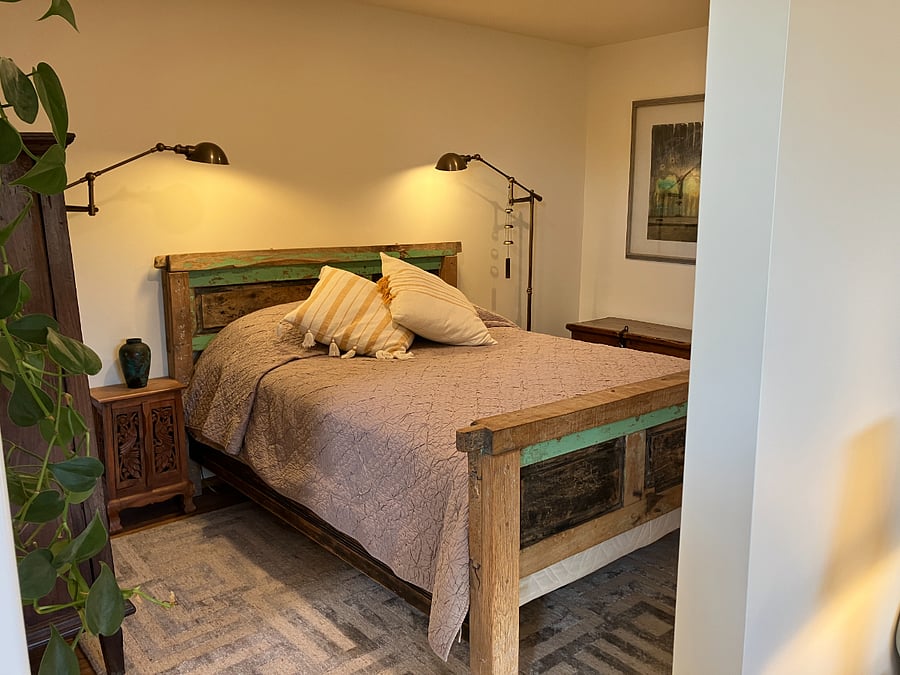 Bedroom with queen size bed.