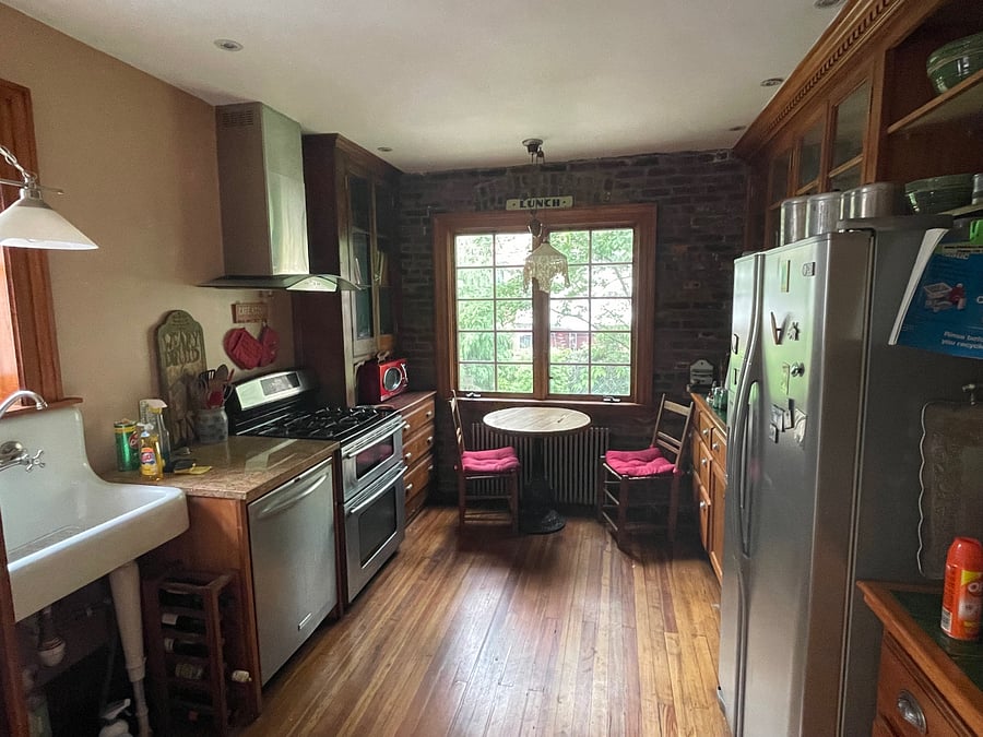 Kitchen with garden view