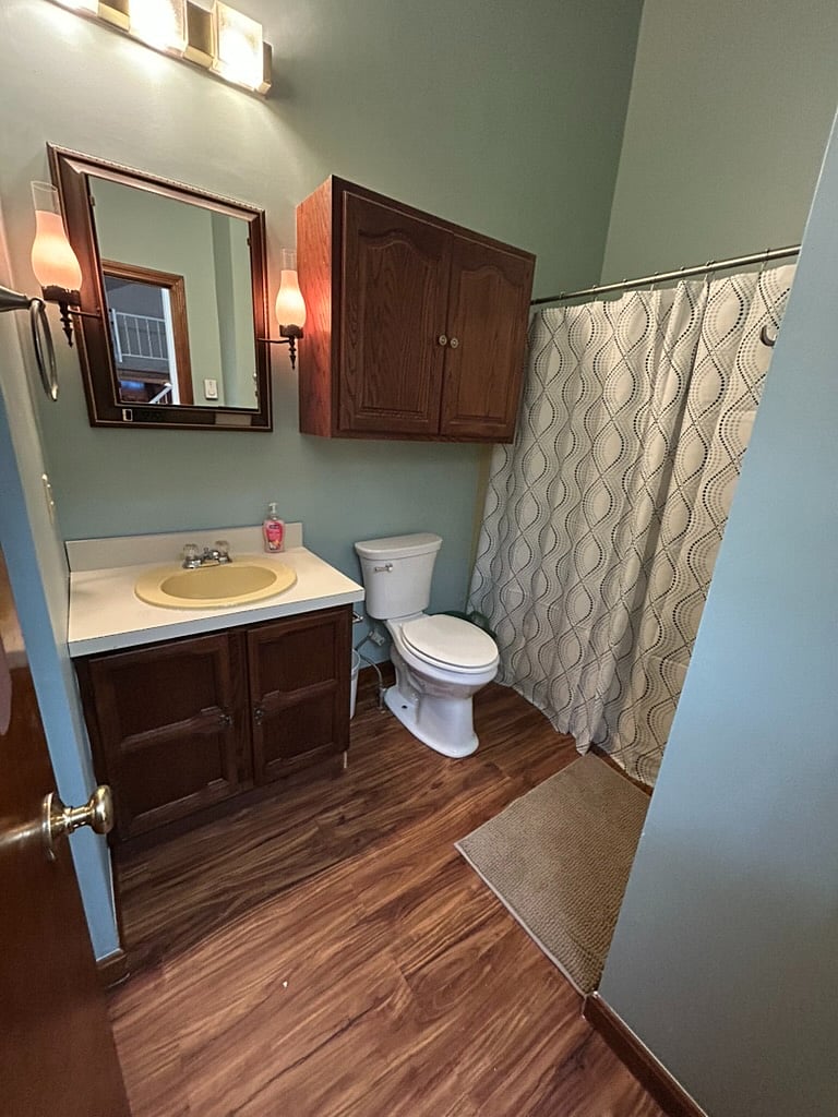 Upper level bathroom