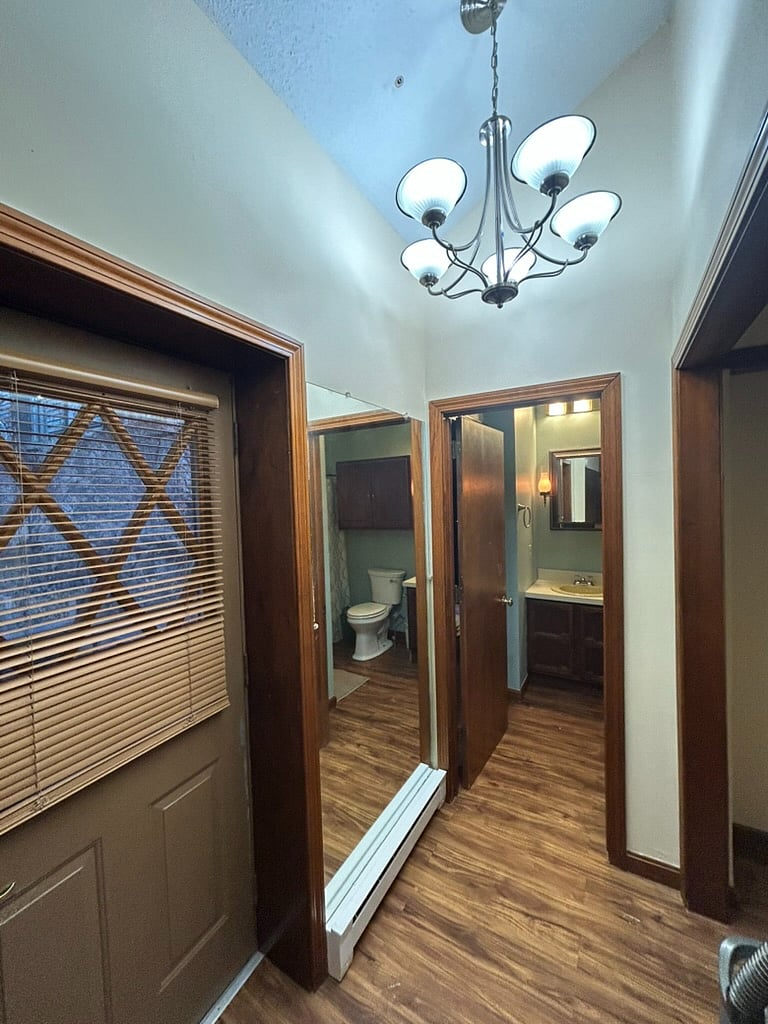 Upper level entry area