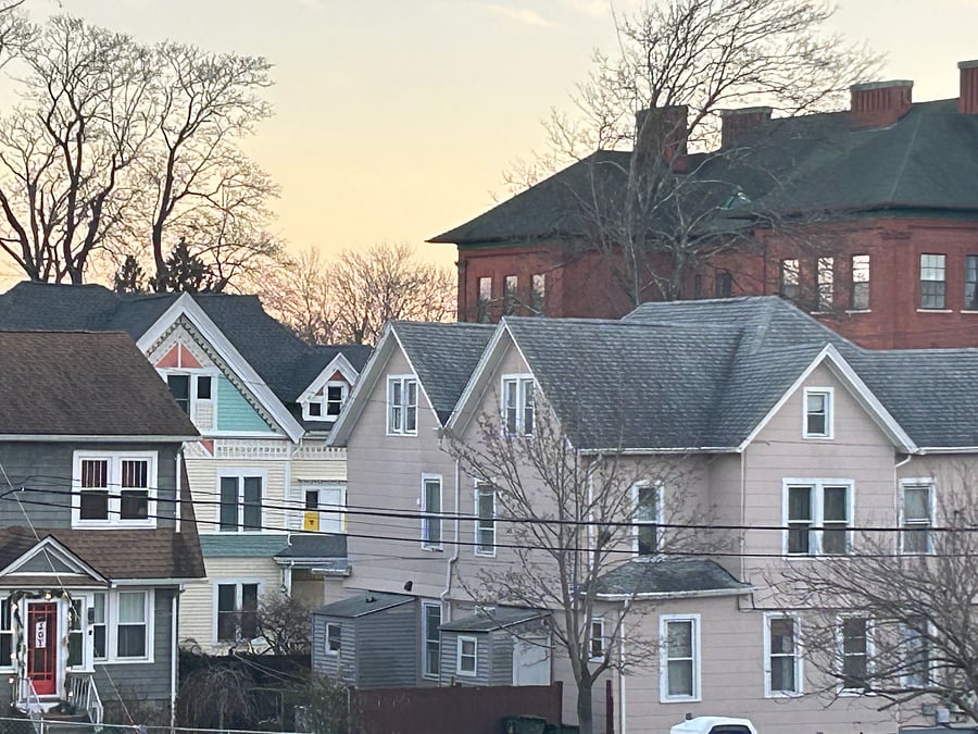 local neighborhood- walkable to New London coffee shops and restaurants
