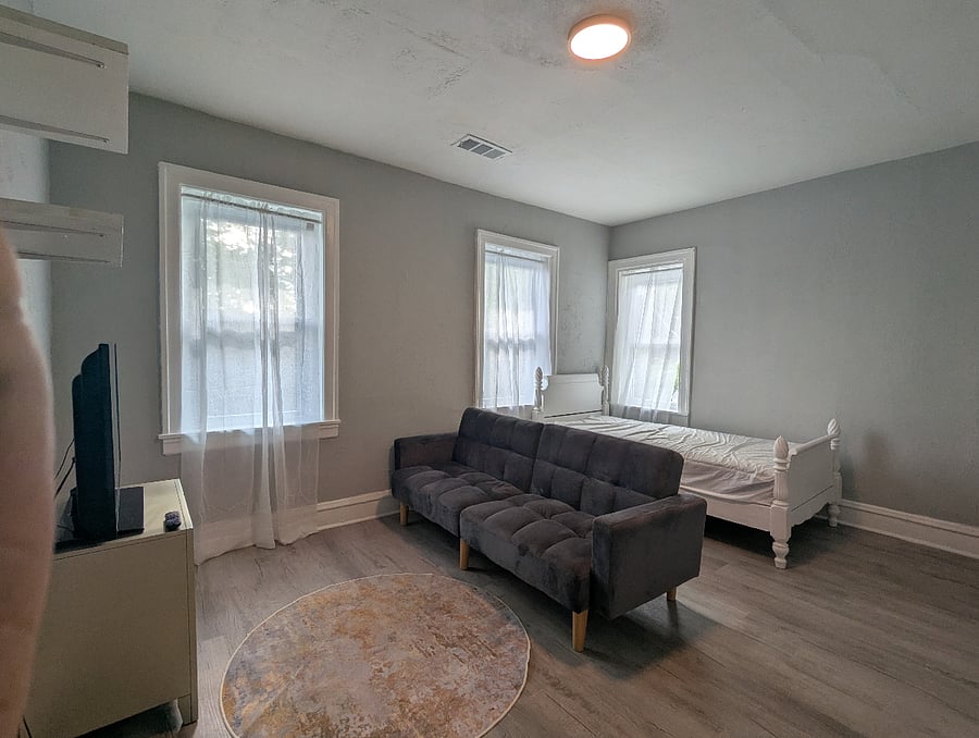 'Navy' Single Deluxe bedroom provides loads of room to relax, work, and rejuvenate. Includes private lounge area, work station and bed with linens.