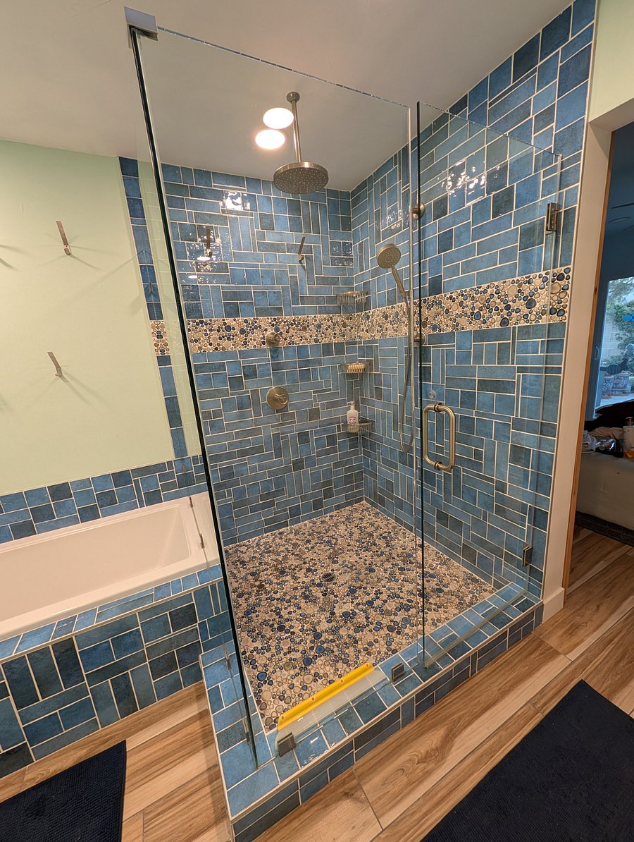 Master bathroom w/very large shower, separate tub