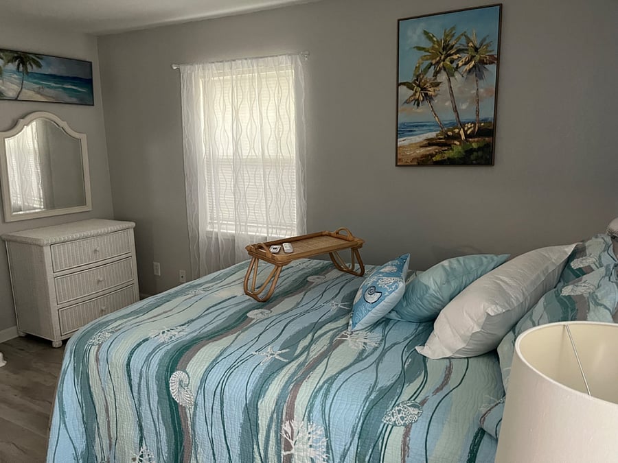 2nd Bedroom with Queen Bed
