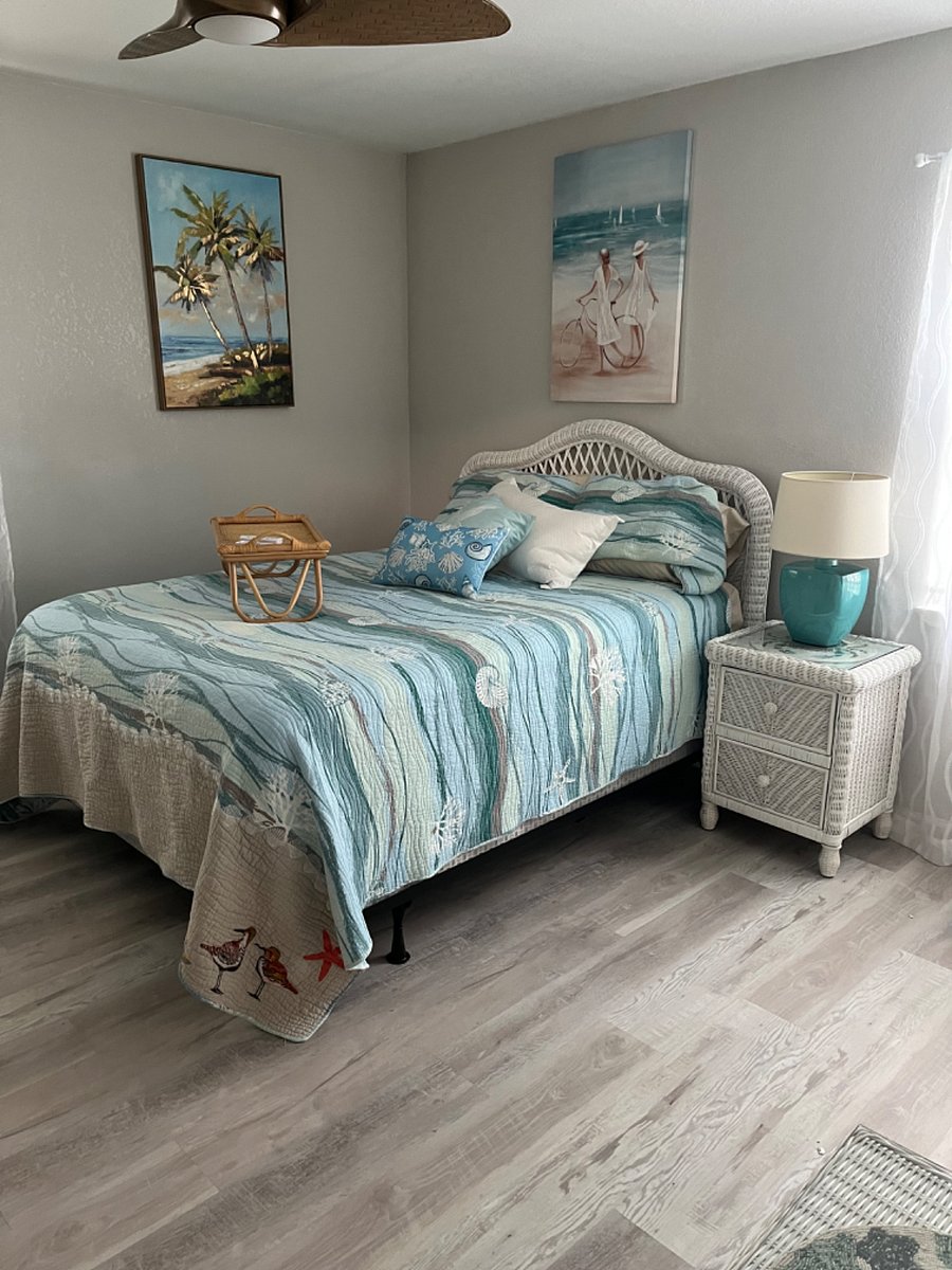 2nd Bedroom with Queen Bed